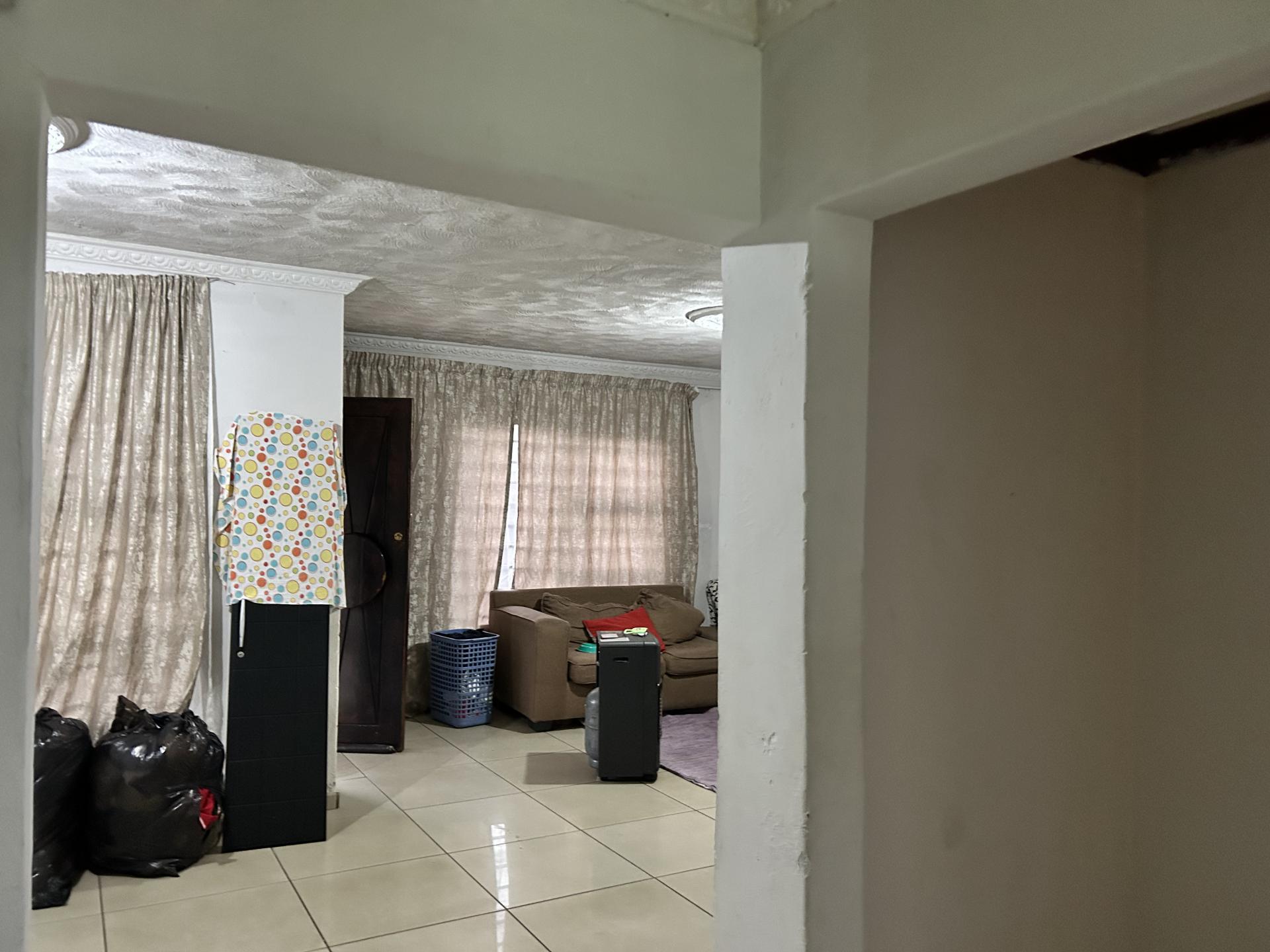 Lounges of property in Kagiso