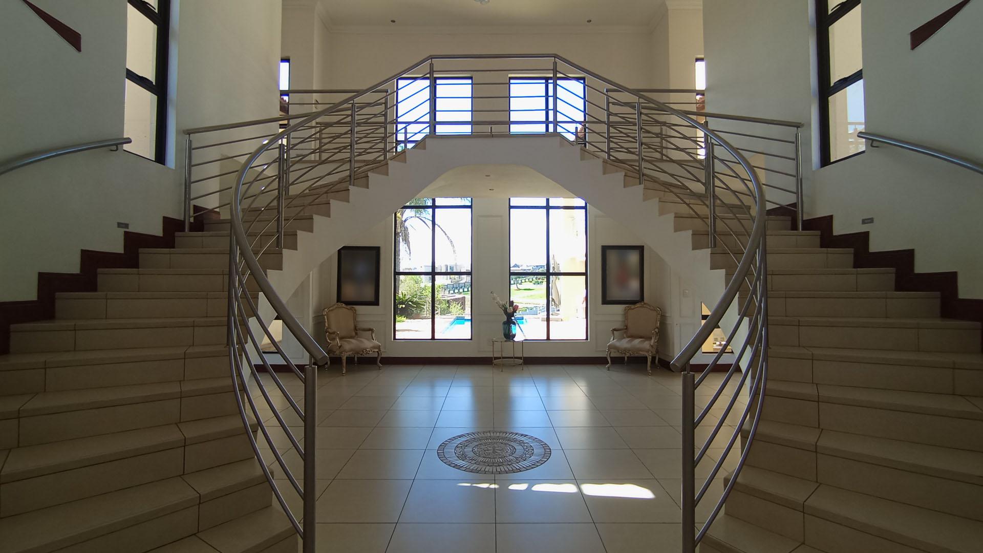 Spaces - 231 square meters of property in Mooikloof