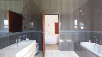 Bathroom 3+ - 28 square meters of property in Mooikloof