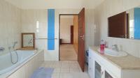 Bathroom 3+ - 28 square meters of property in Mooikloof