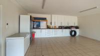 Garage - 124 square meters of property in Mooikloof