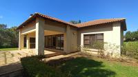 Flatlet - 98 square meters of property in Mooikloof