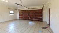 Garage - 124 square meters of property in Mooikloof