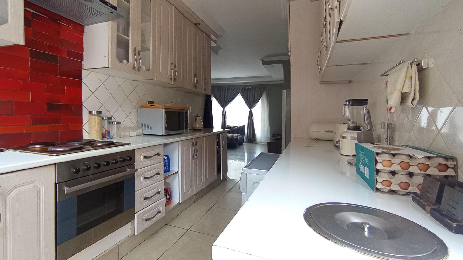 Kitchen - 13 square meters of property in Akasia