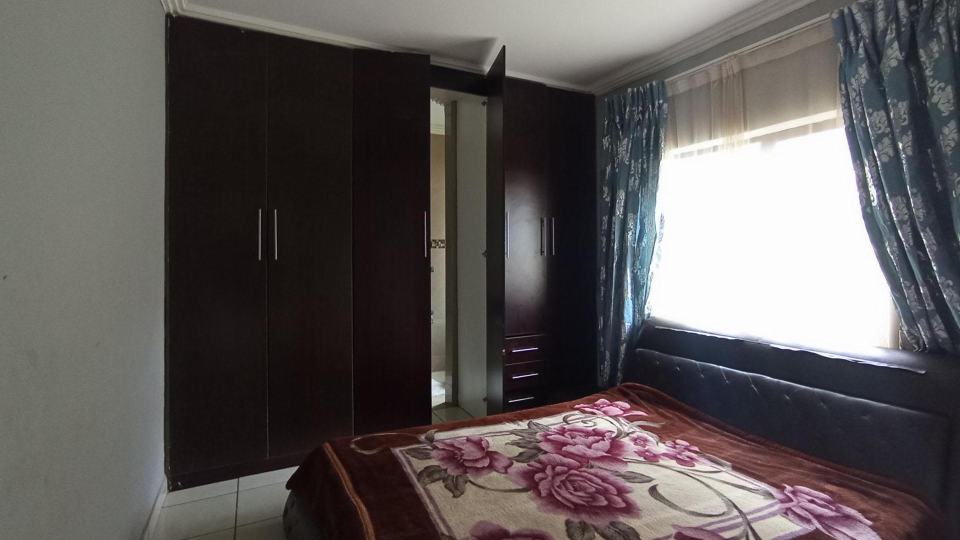 Bed Room 3 - 13 square meters of property in Akasia