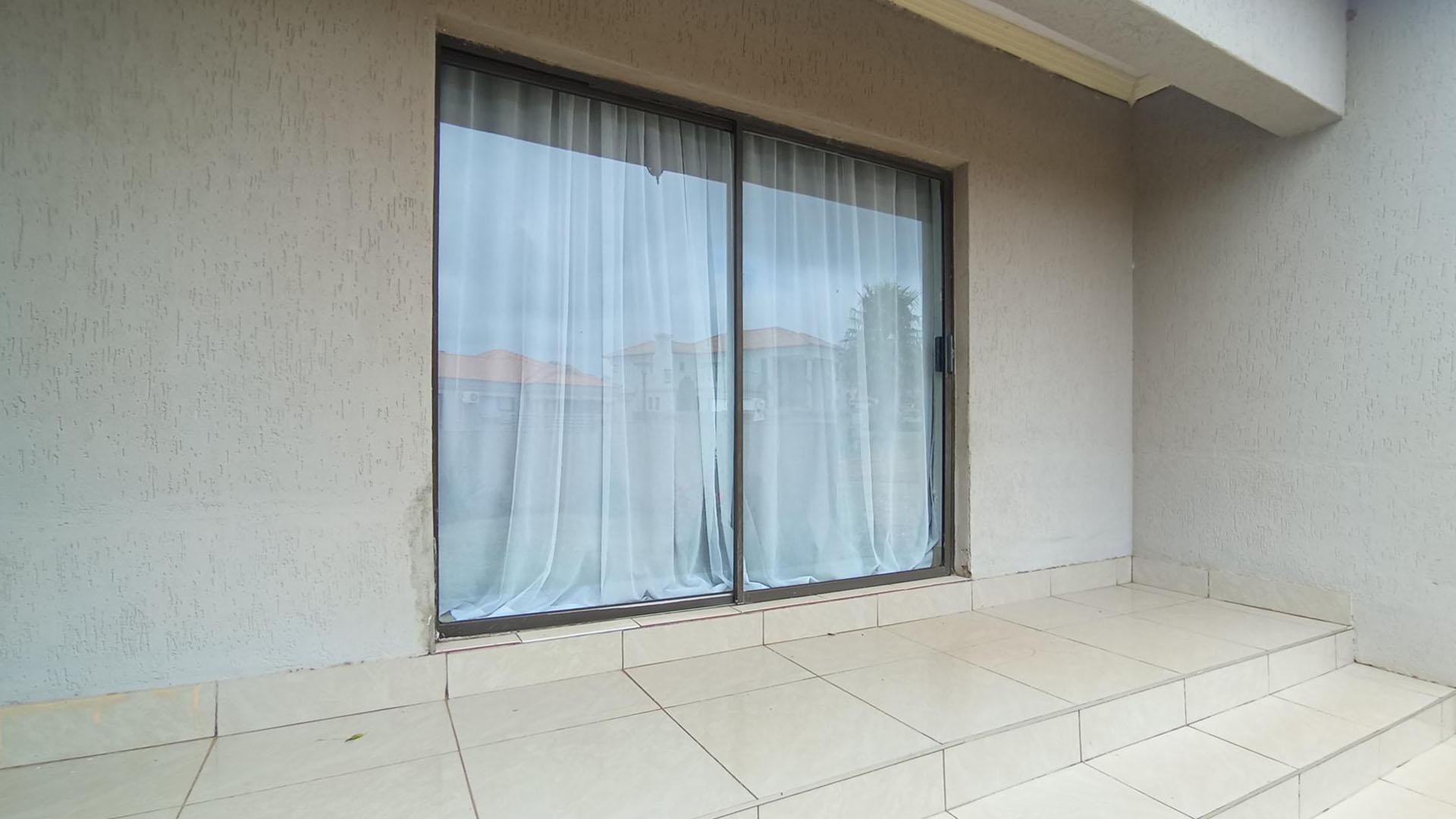 Front View of property in Akasia