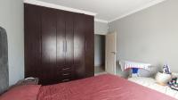 Bed Room 2 - 18 square meters of property in Akasia