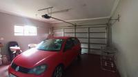 Garage - 35 square meters of property in Akasia