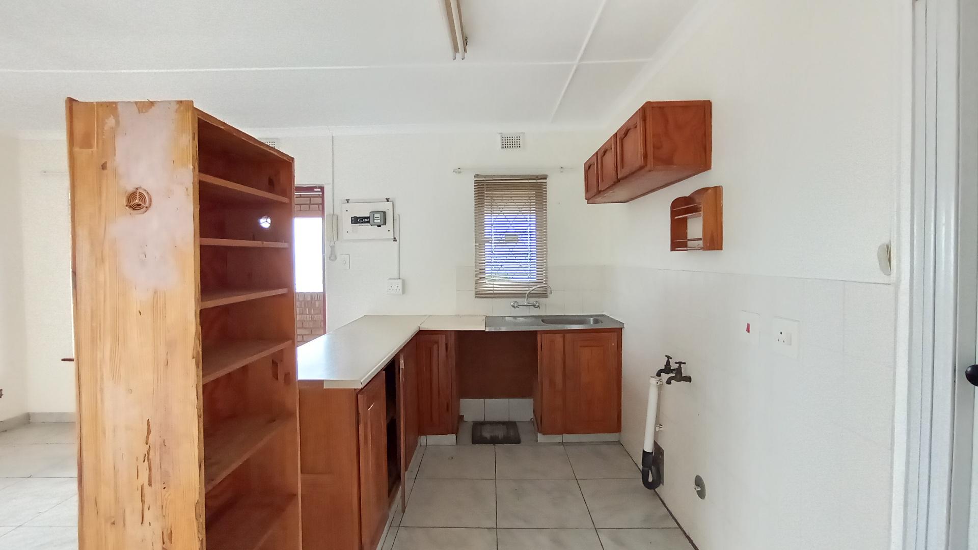 Kitchen - 7 square meters of property in Umkomaas