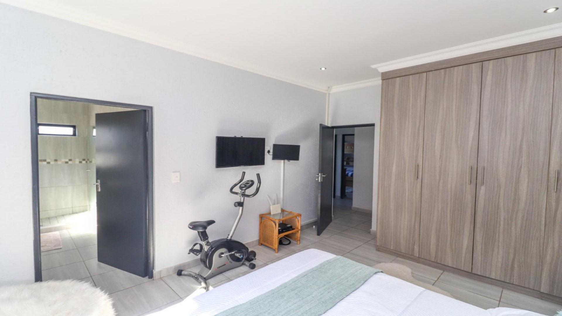 Bed Room 1 of property in Pomona