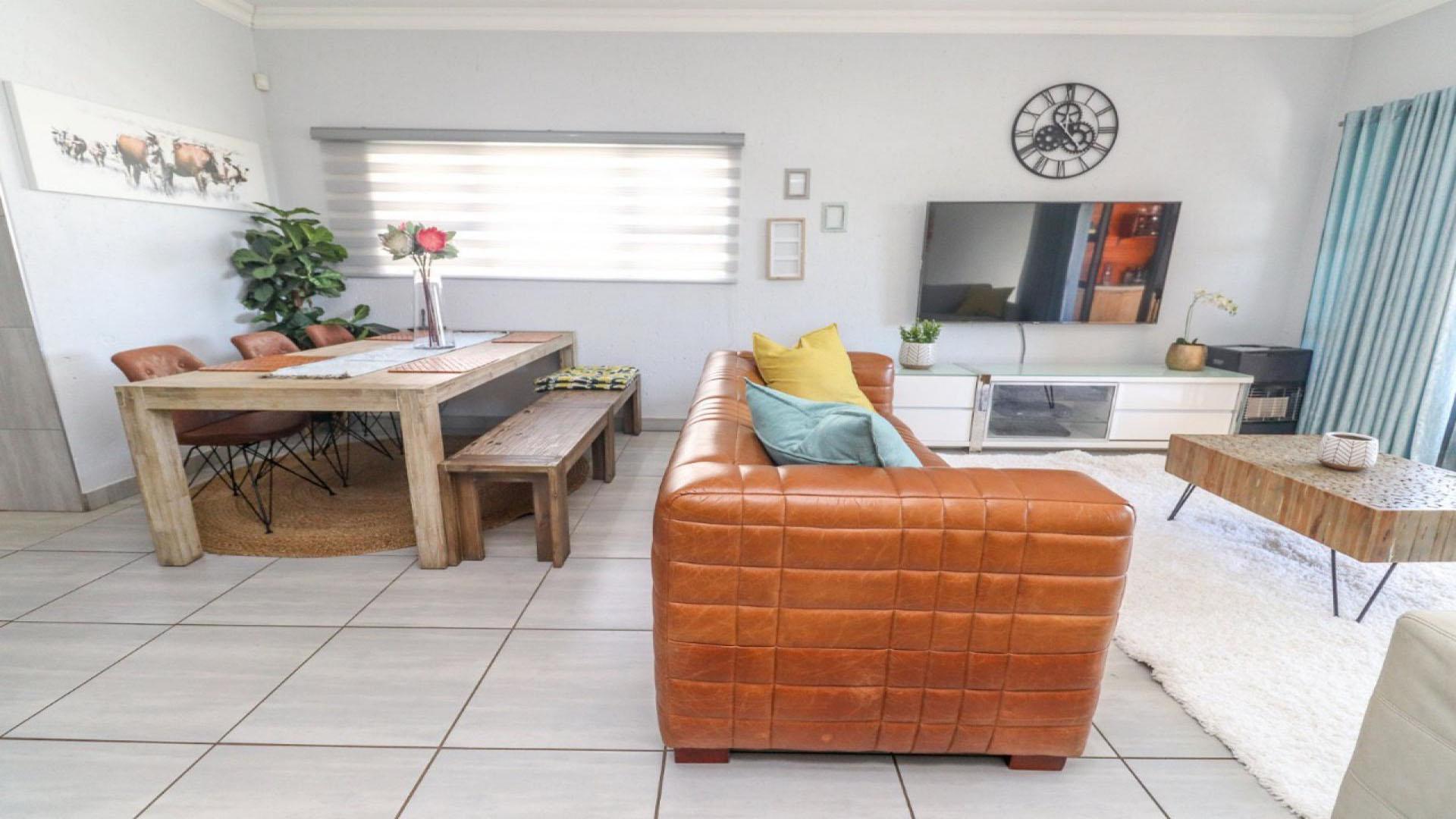 Lounges of property in Pomona