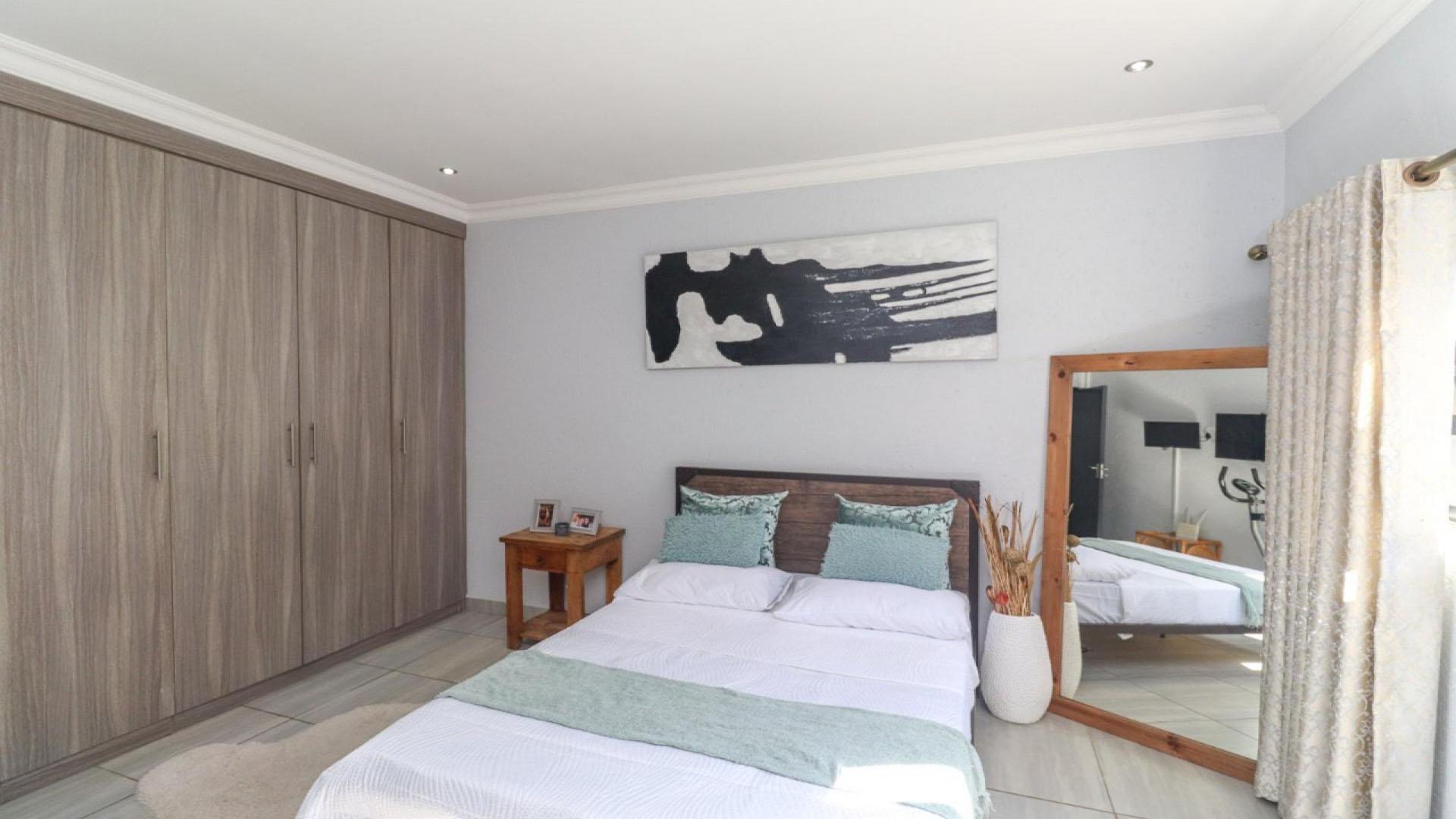 Bed Room 1 of property in Pomona