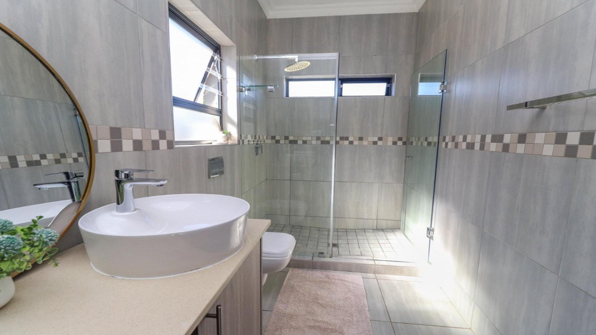 Bathroom 1 of property in Pomona