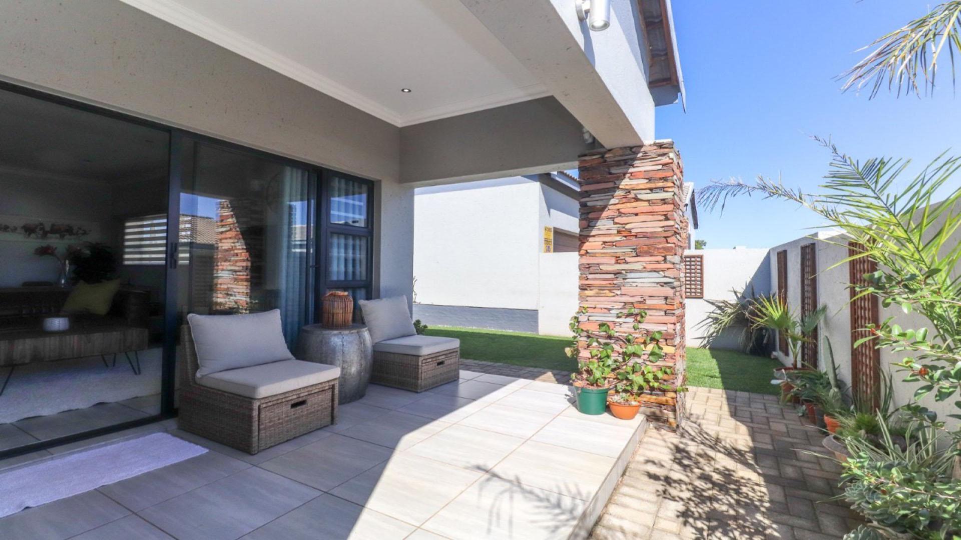 Patio of property in Pomona