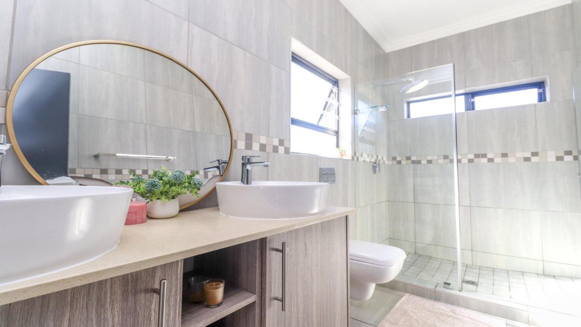 Bathroom 1 of property in Pomona