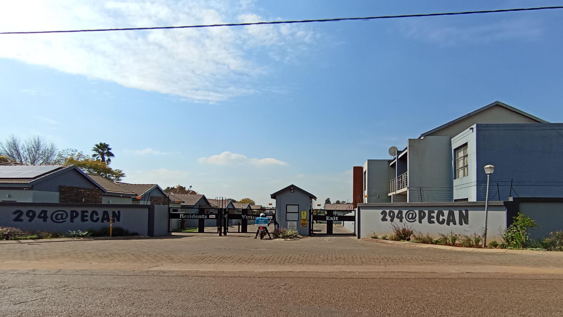Front View of property in Pomona