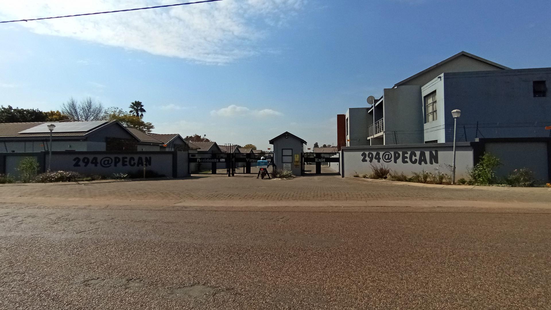 Front View of property in Pomona
