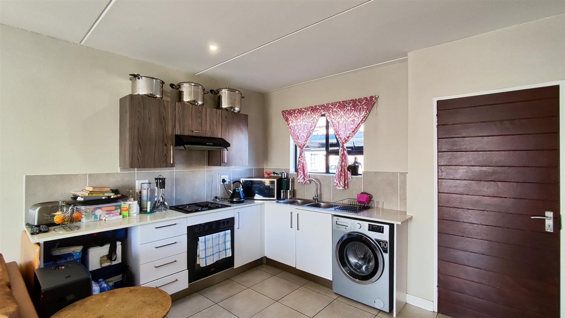 Kitchen - 10 square meters of property in Albertsdal