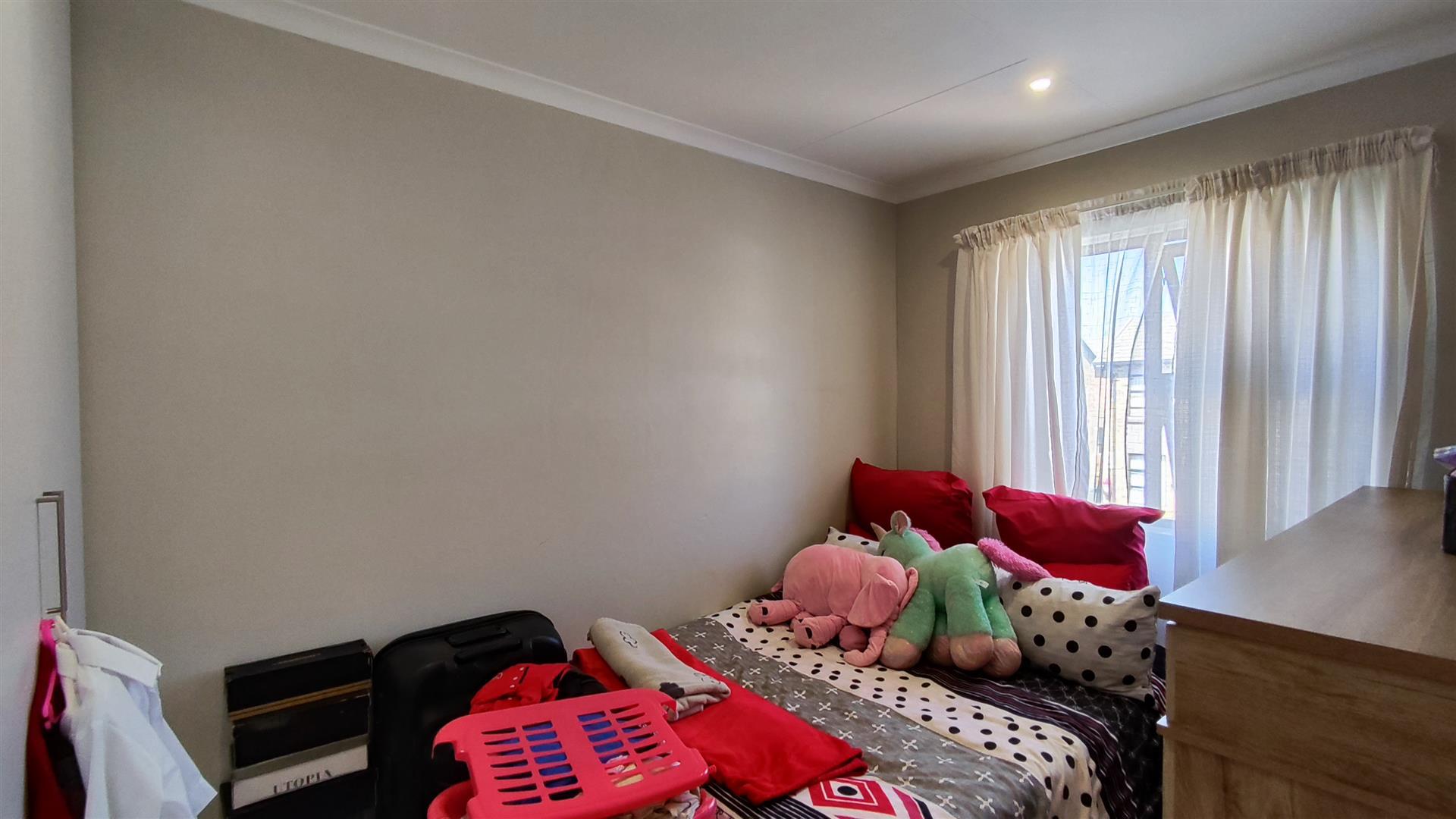 Bed Room 1 - 9 square meters of property in Albertsdal