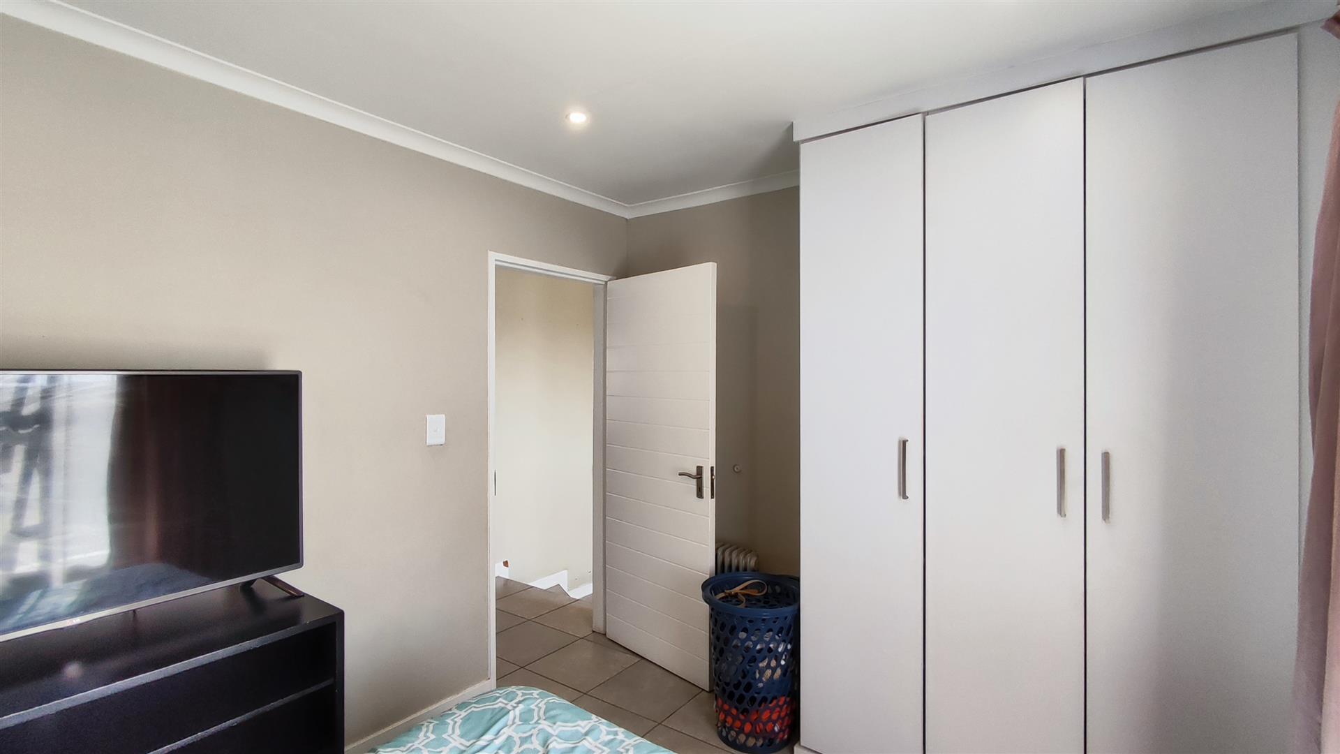 Bed Room 2 - 10 square meters of property in Albertsdal