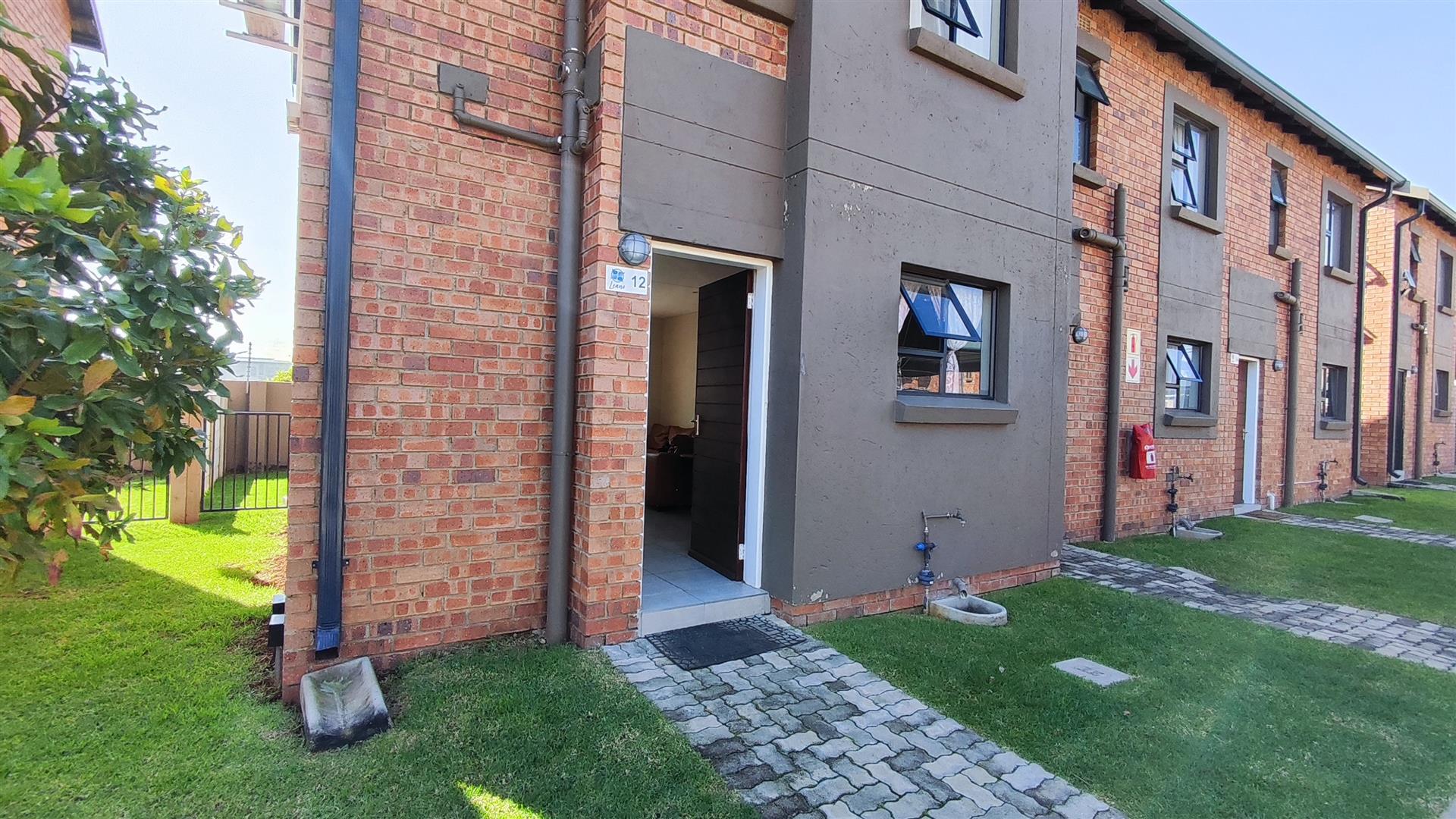 Front View of property in Albertsdal