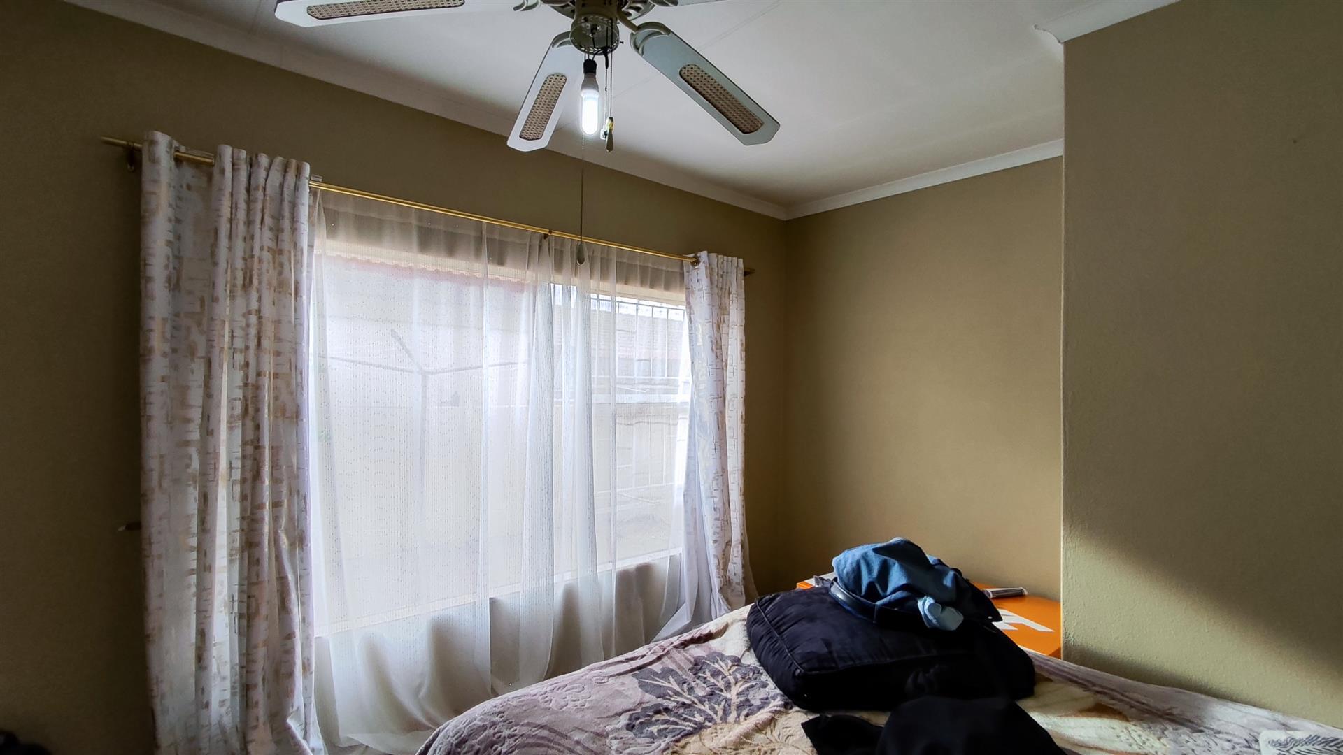 Bed Room 2 - 13 square meters of property in Vanderbijlpark