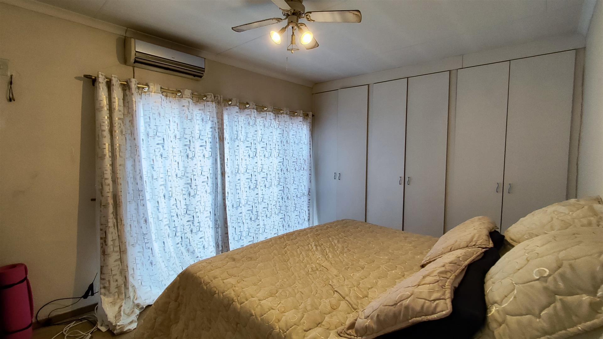 Main Bedroom - 20 square meters of property in Vanderbijlpark
