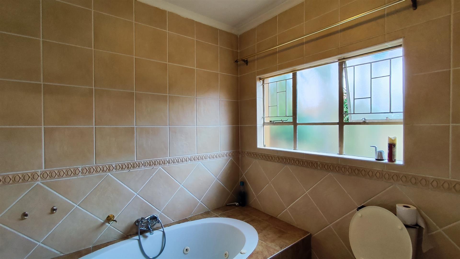 Main Bathroom - 8 square meters of property in Vanderbijlpark