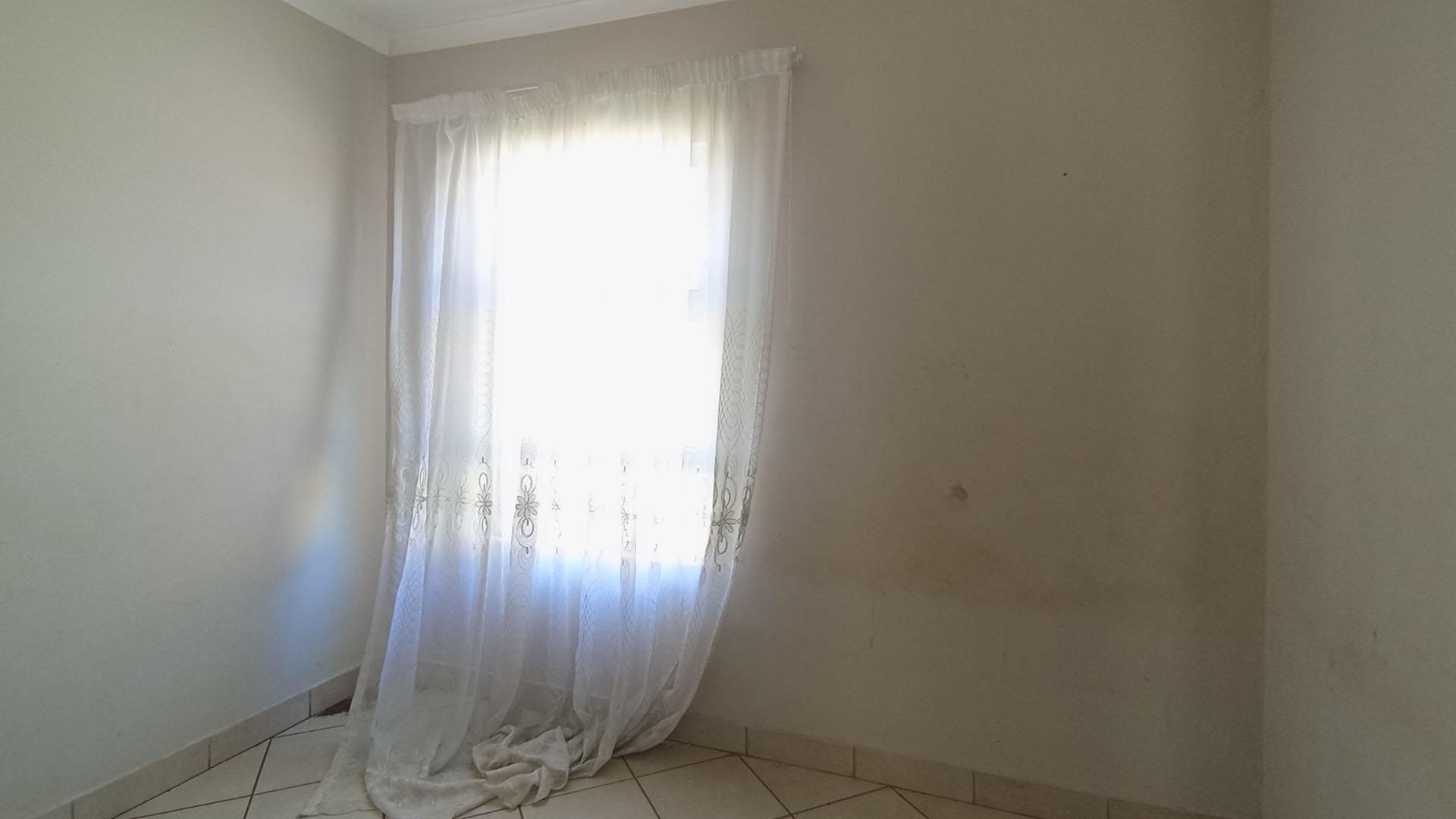 Bed Room 1 - 8 square meters of property in Kirkney