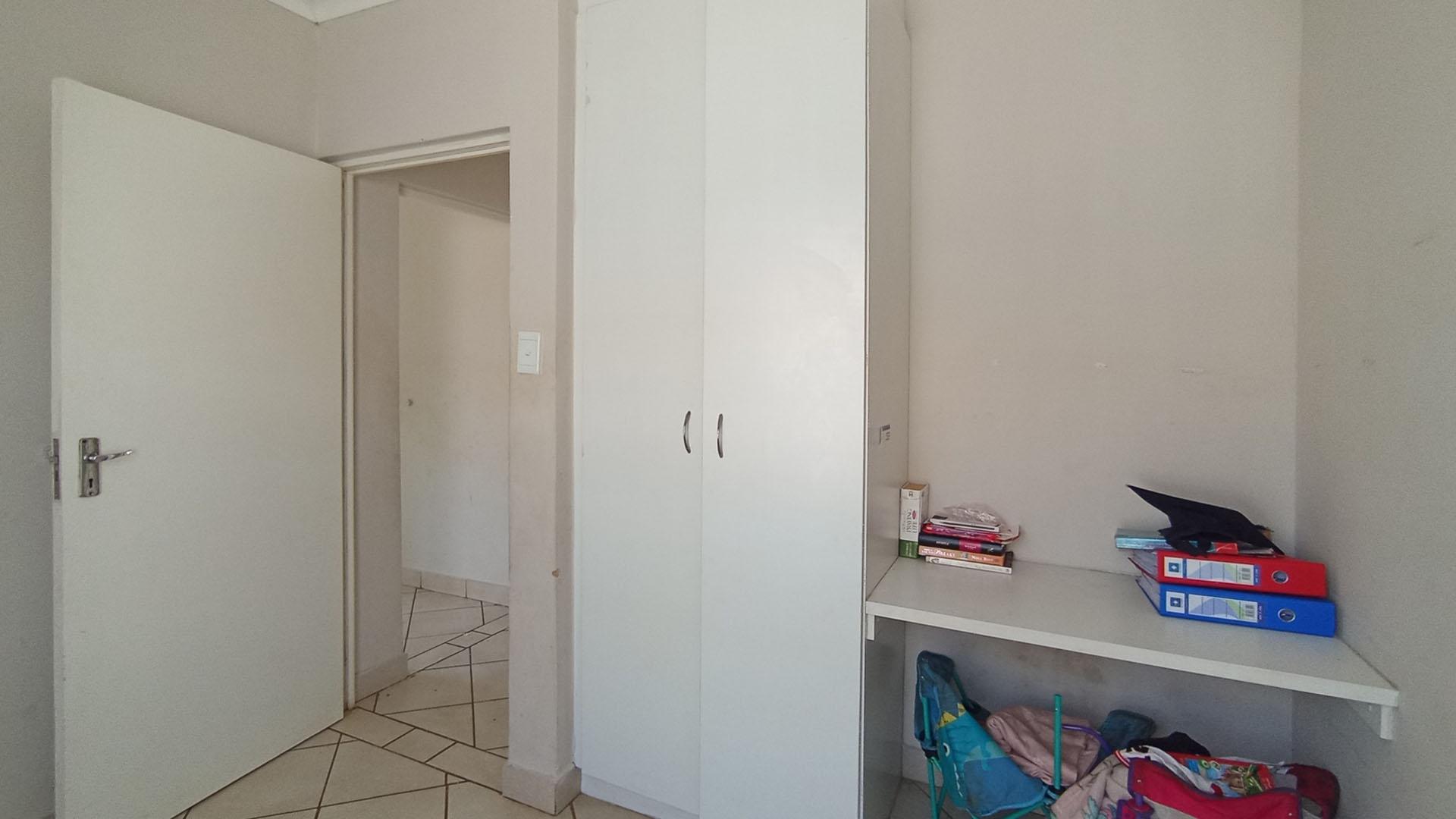 Bed Room 1 - 8 square meters of property in Kirkney