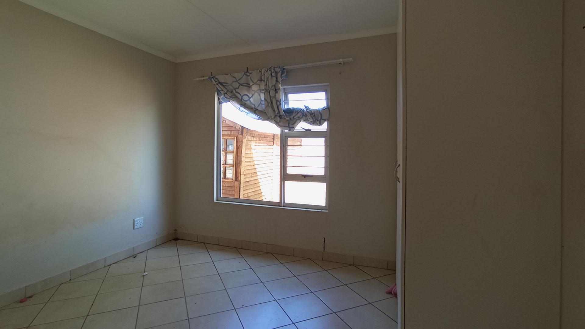 Bed Room 2 - 11 square meters of property in Kirkney