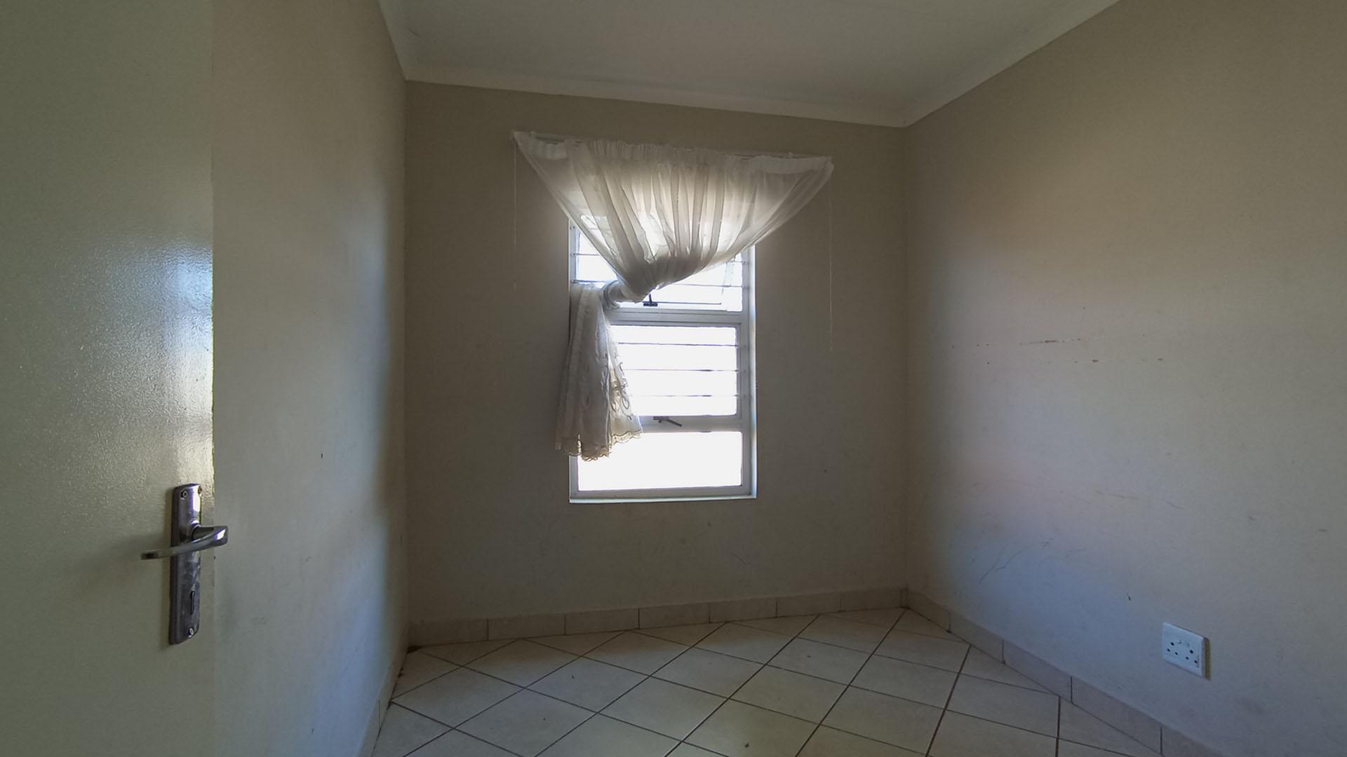 Bed Room 3 - 10 square meters of property in Kirkney