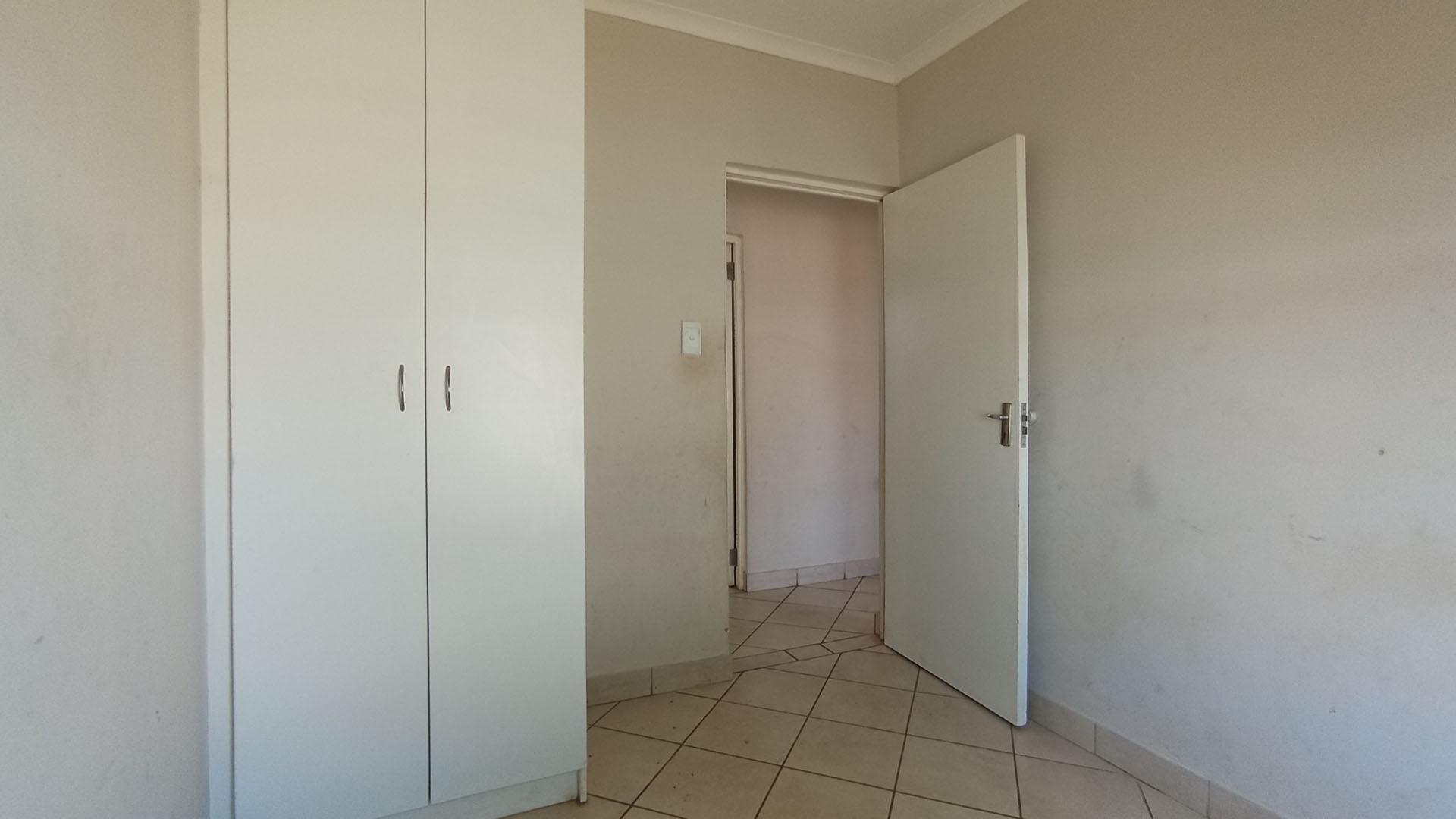 Bed Room 3 - 10 square meters of property in Kirkney