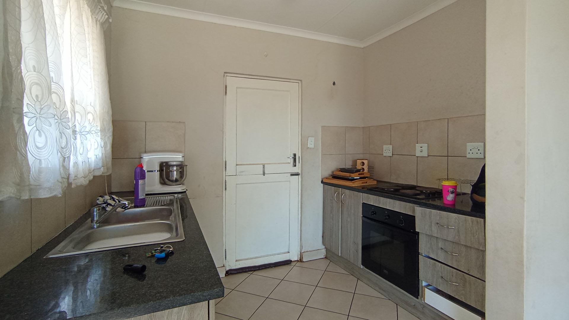 Kitchen - 5 square meters of property in Kirkney