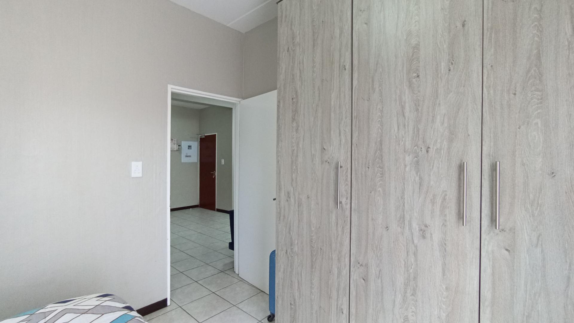 Main Bedroom - 12 square meters of property in Bergbron