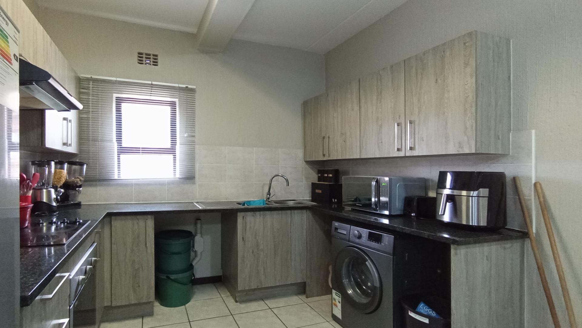 Kitchen - 8 square meters of property in Bergbron