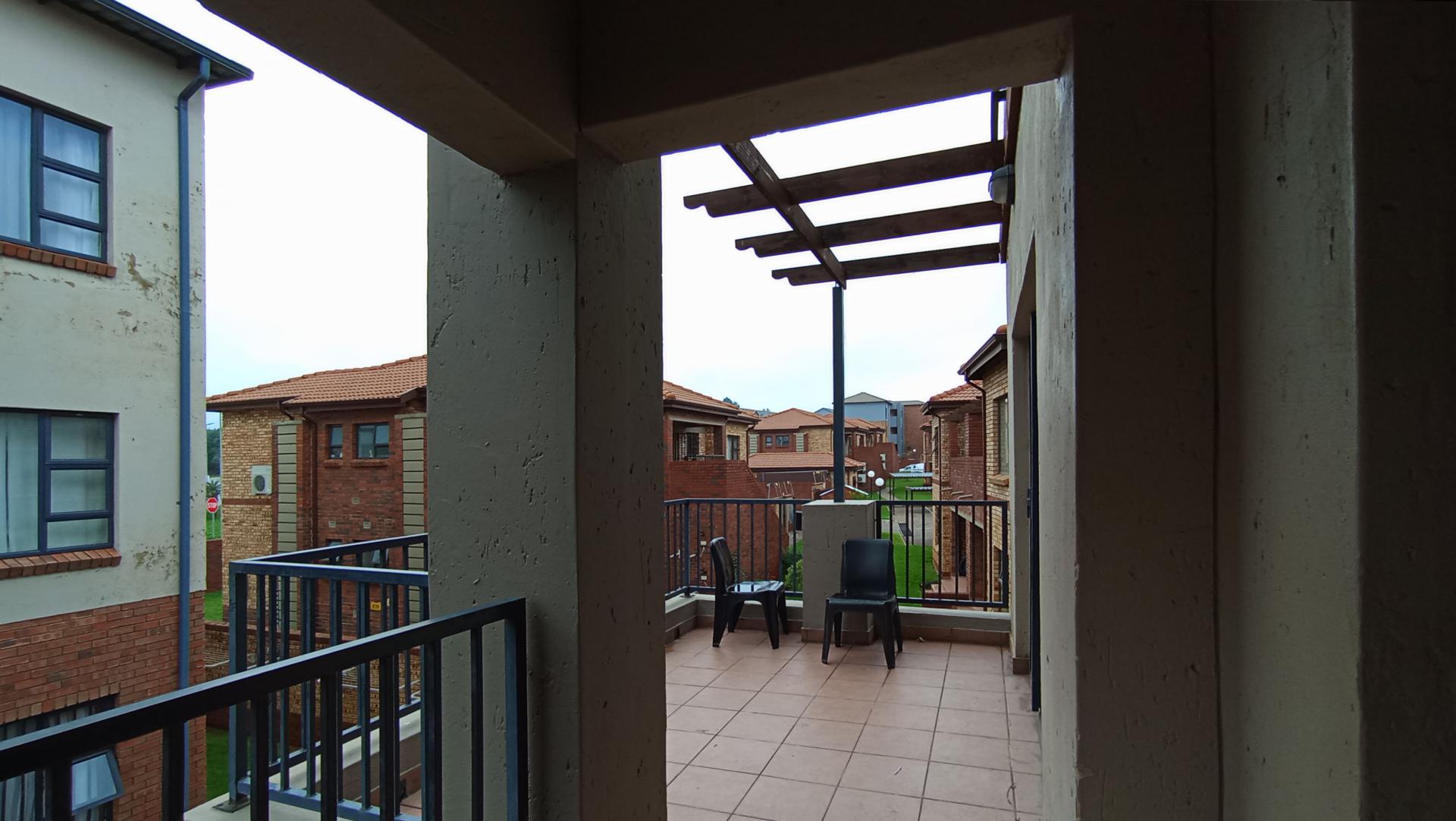 Balcony - 17 square meters of property in Bergbron