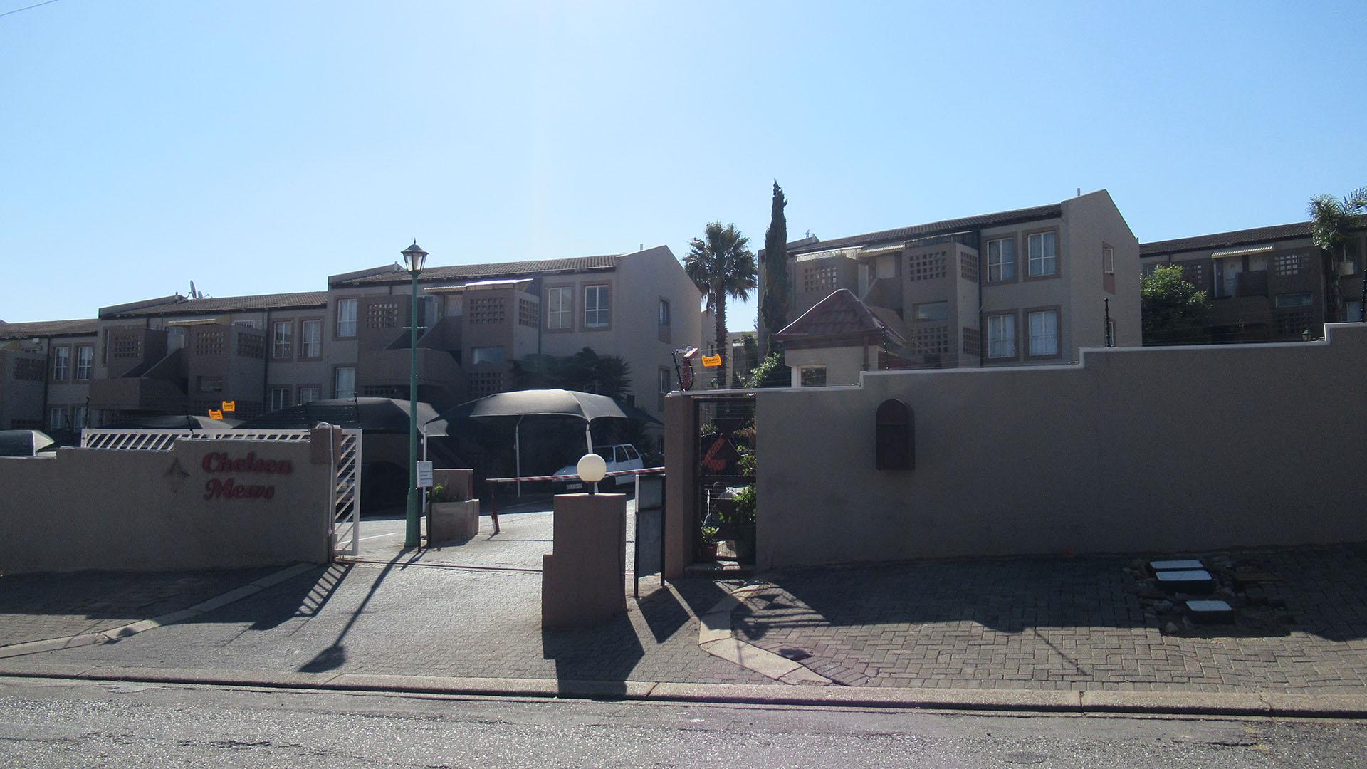 Front View of property in Suideroord