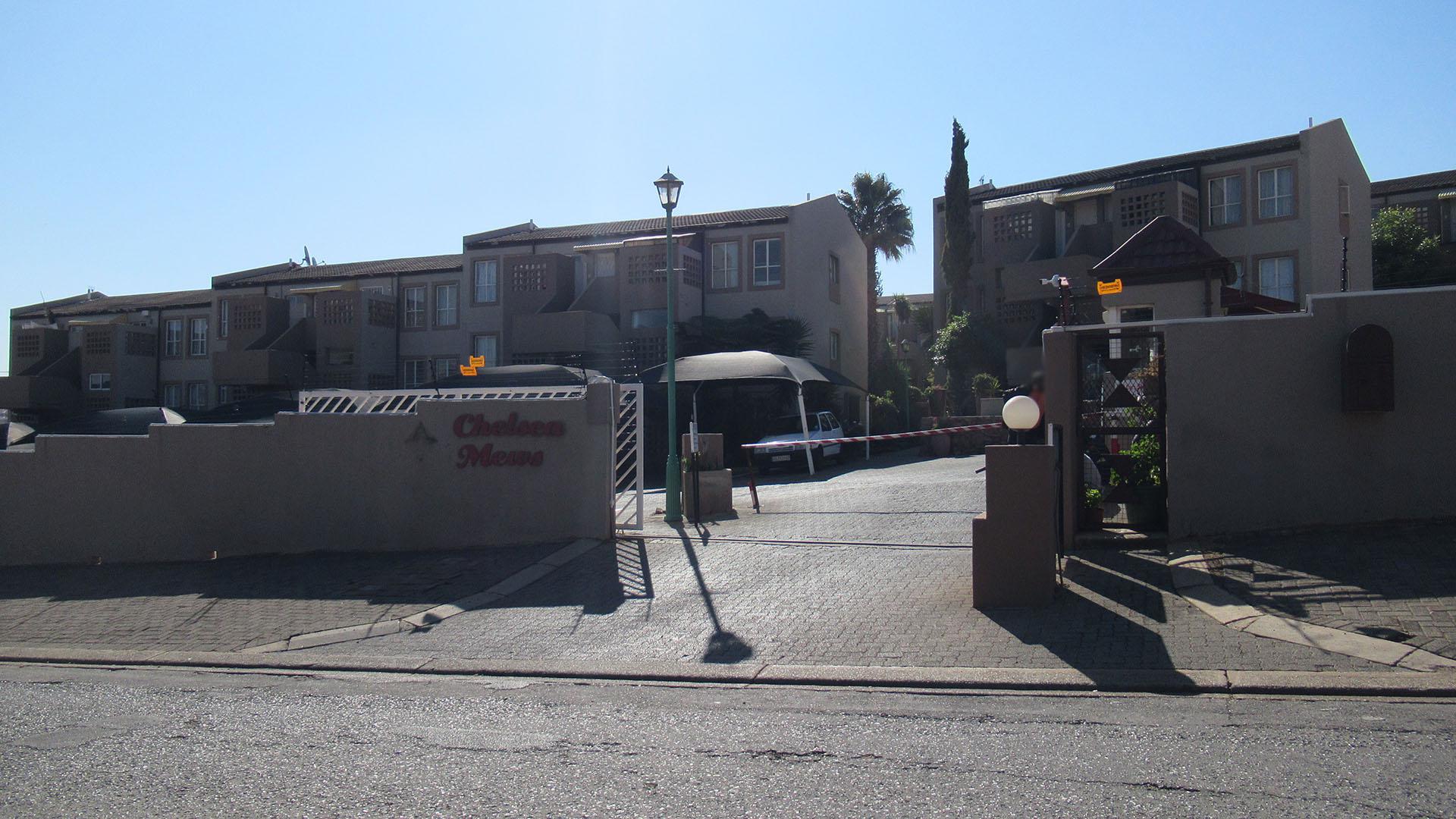 Front View of property in Suideroord