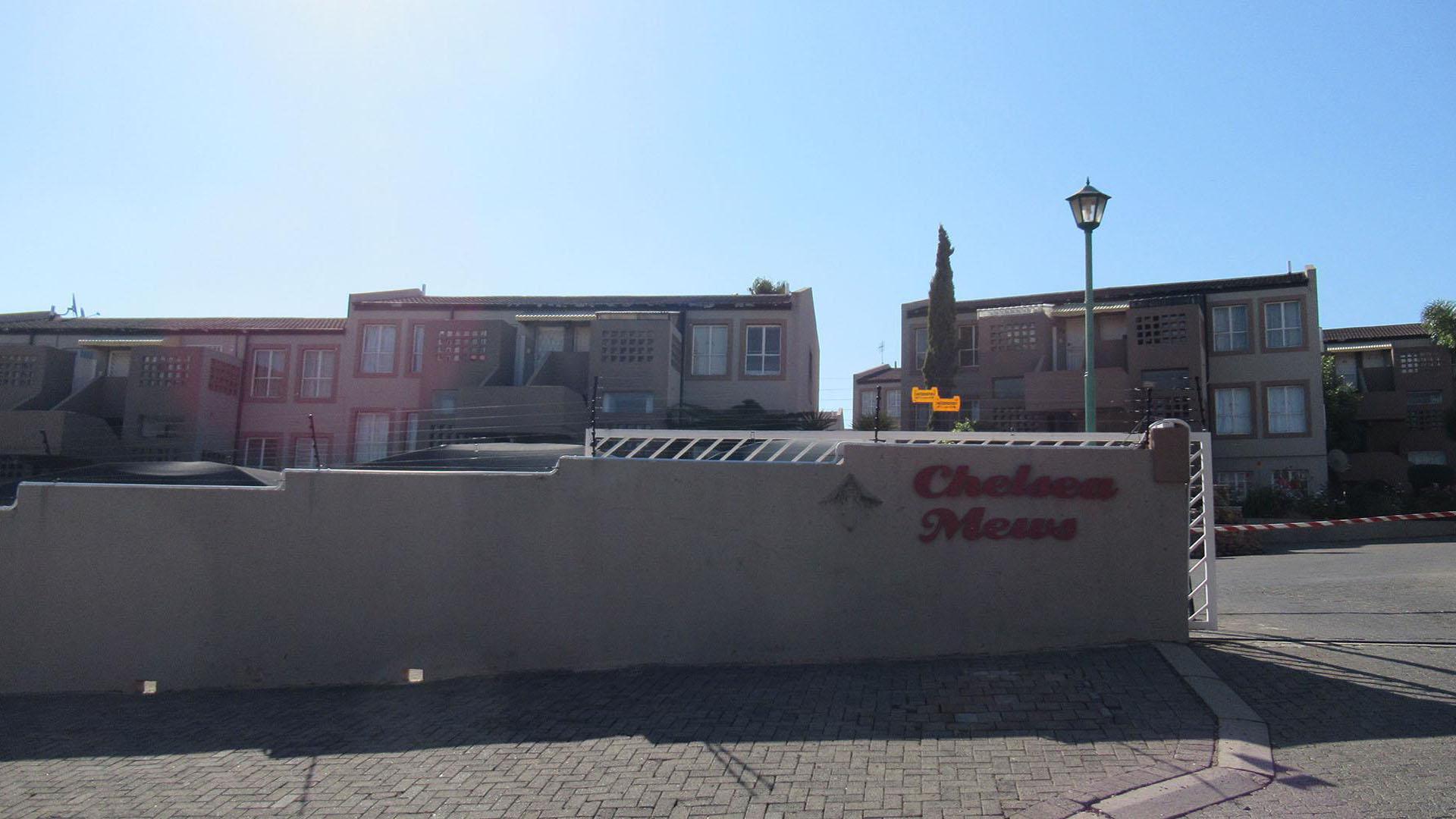 Front View of property in Suideroord
