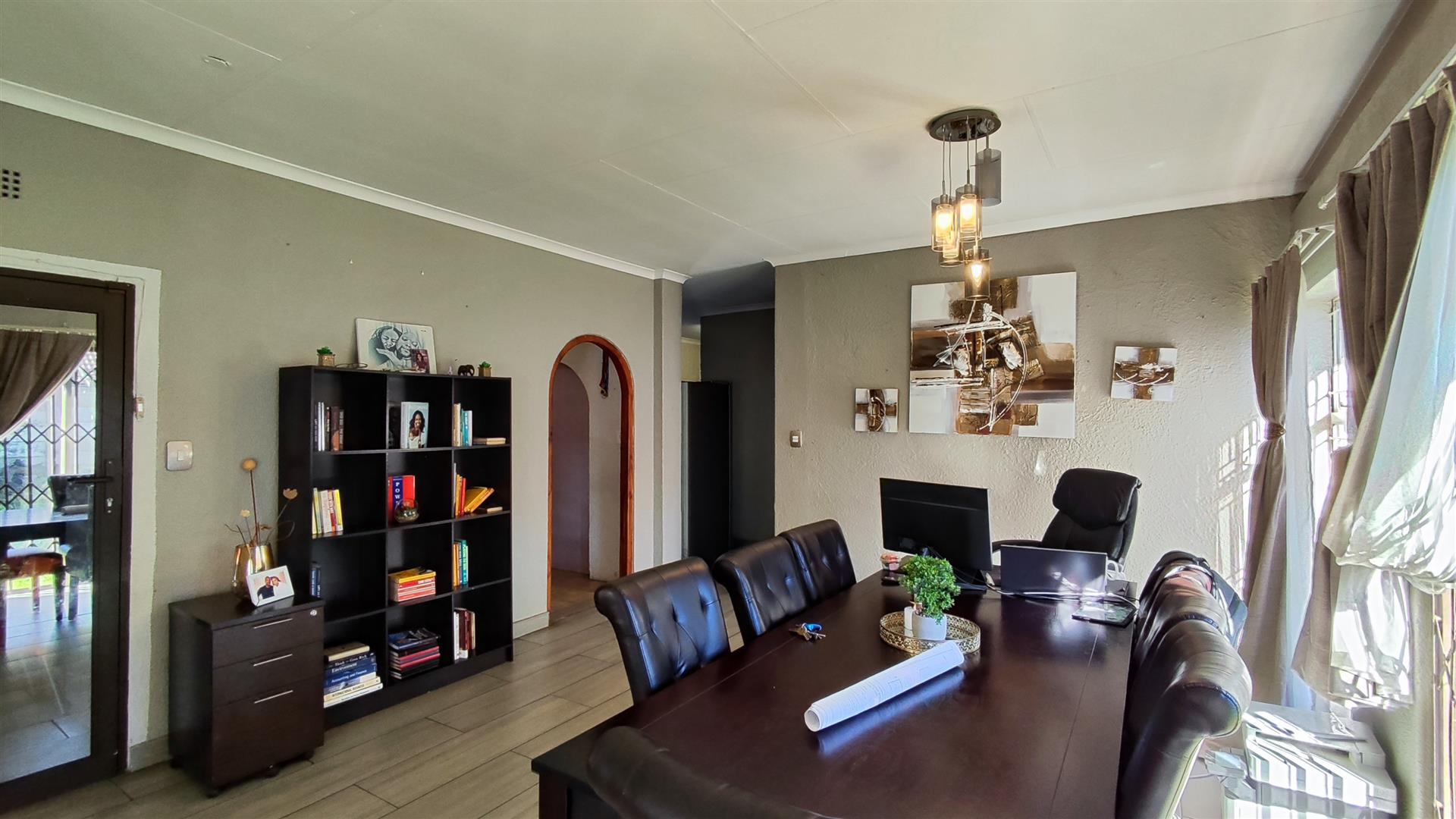 Dining Room - 21 square meters of property in Boksburg