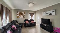 Lounges - 22 square meters of property in Boksburg