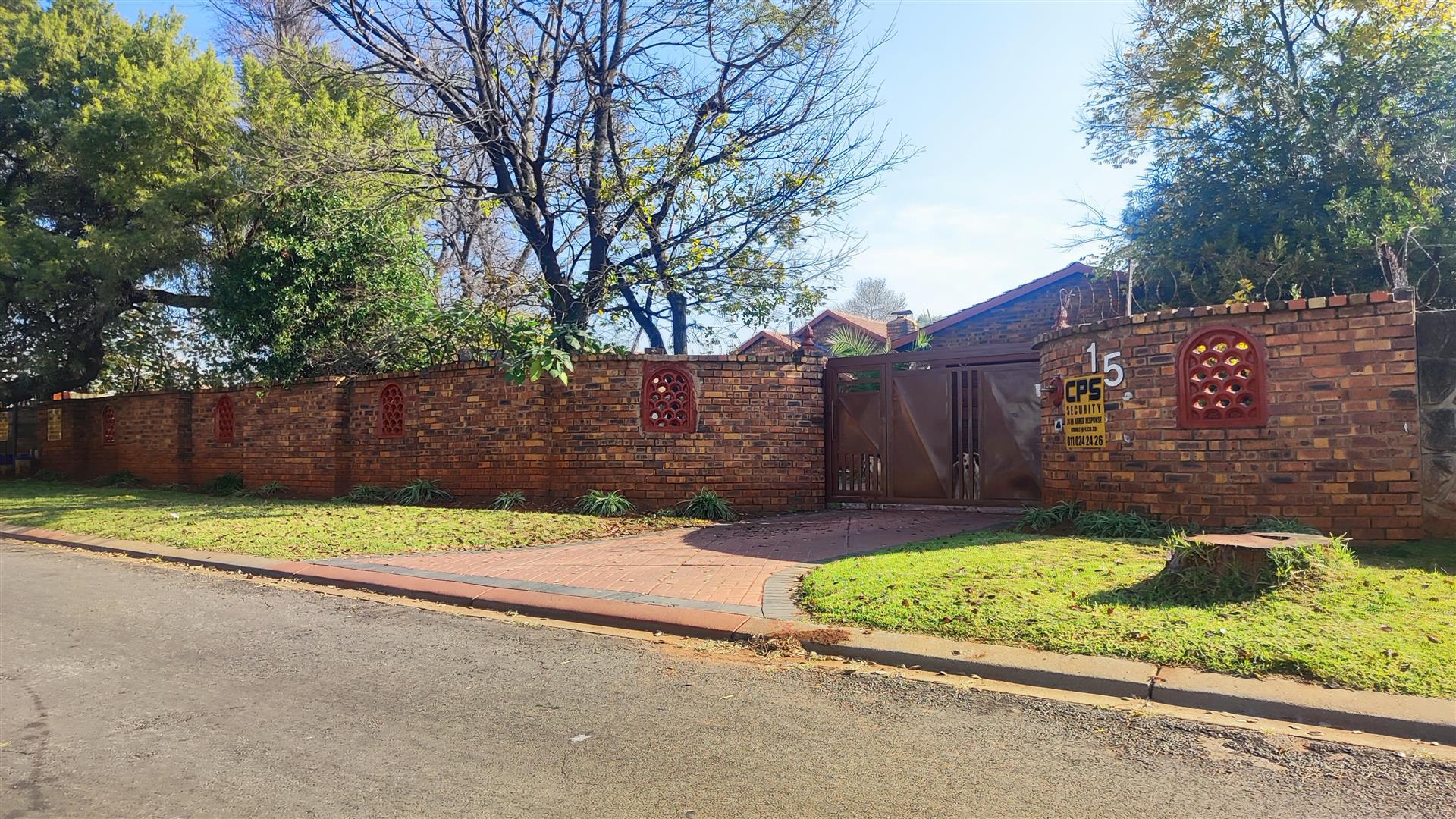 Front View of property in Mayberry Park