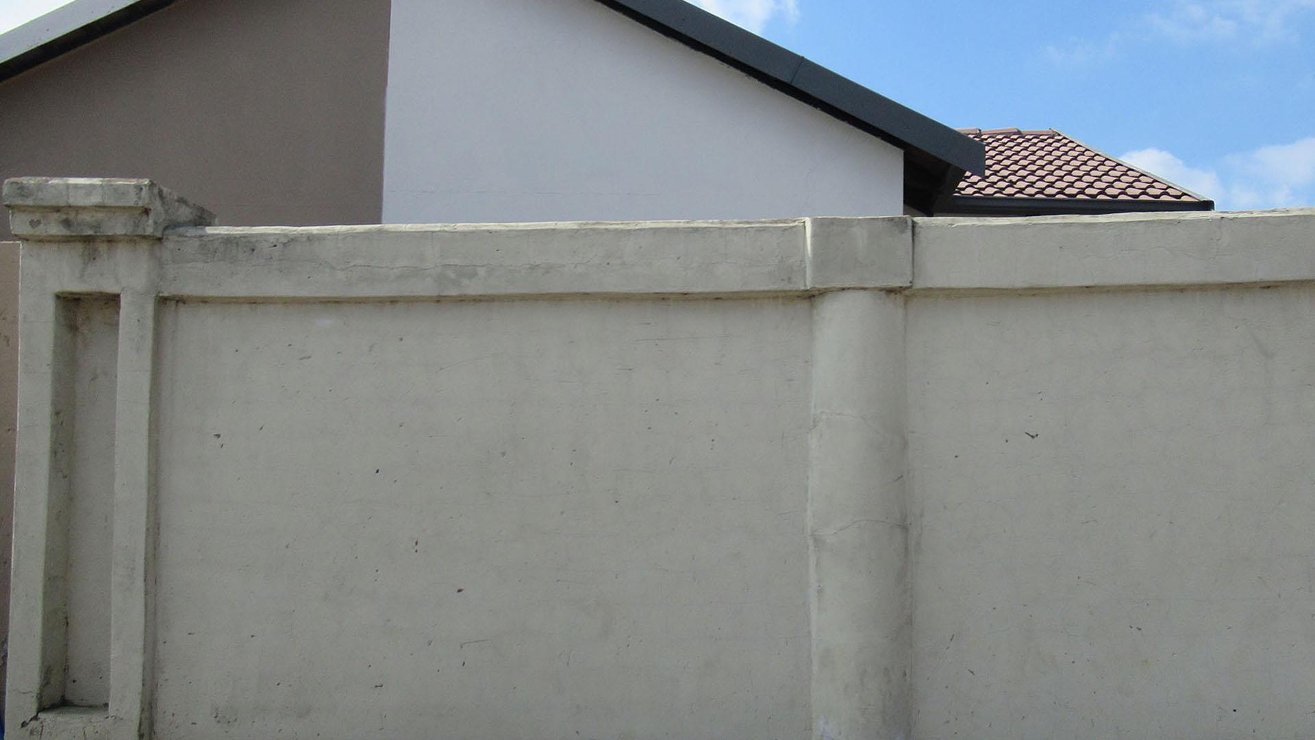 Front View of property in Fleurhof