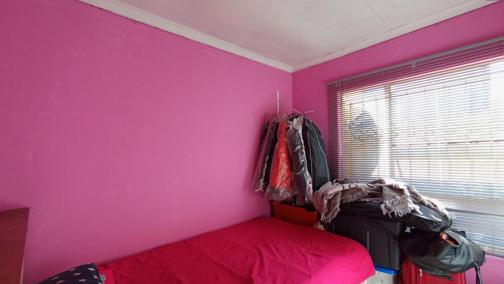 Bed Room 2 - 8 square meters of property in Fleurhof