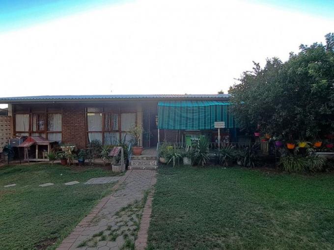 3 Bedroom House for Sale For Sale in Oudtshoorn - MR675758