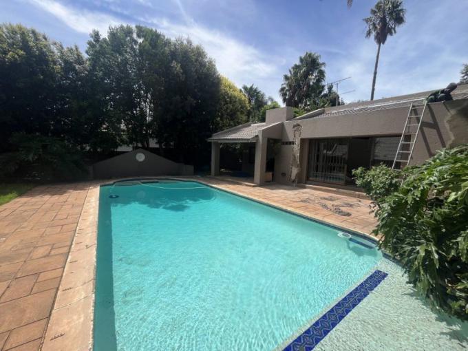 4 Bedroom House for Sale For Sale in Bedfordview - MR675767