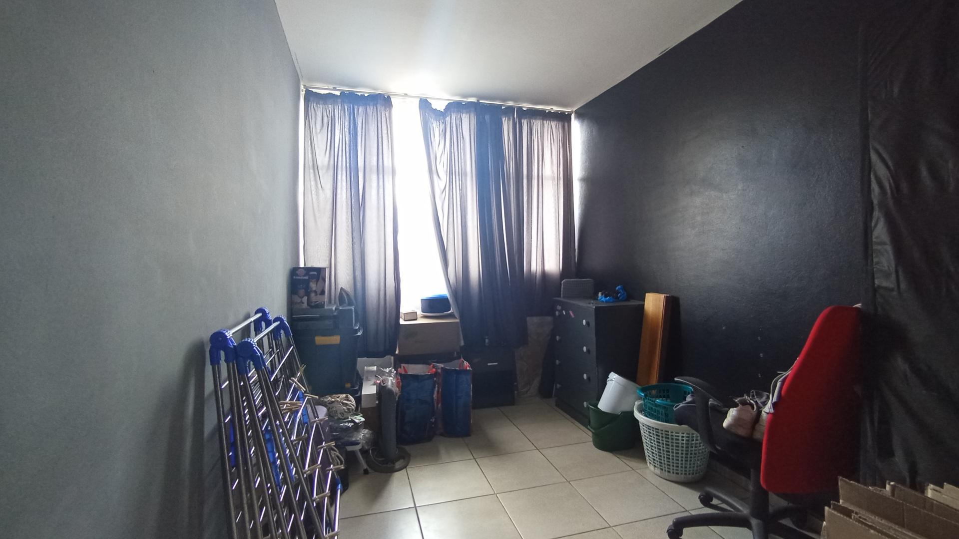 Bed Room 2 - 13 square meters of property in Gezina