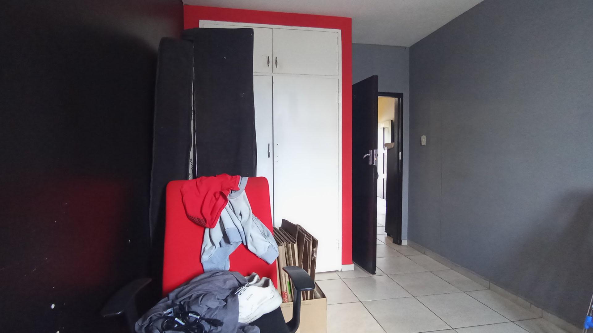 Bed Room 2 - 13 square meters of property in Gezina