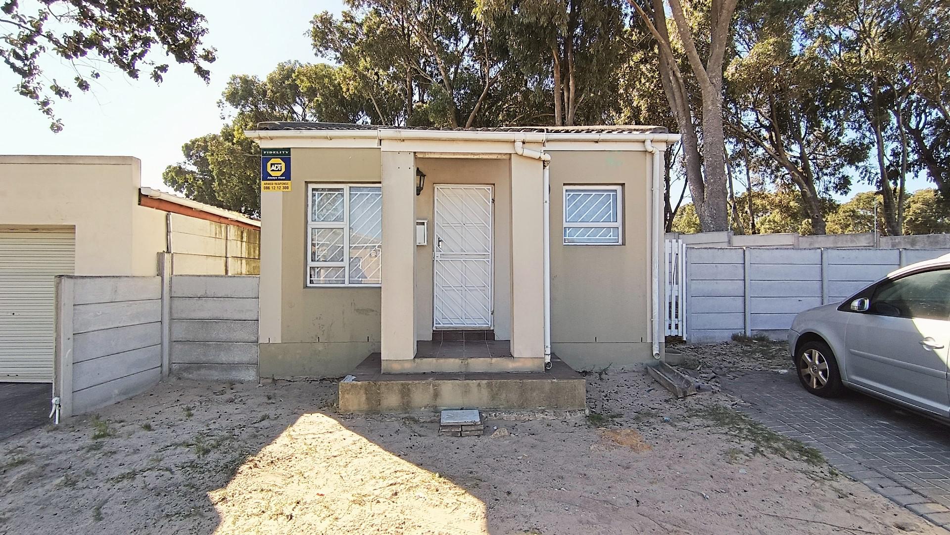 Front View of property in Blue Downs